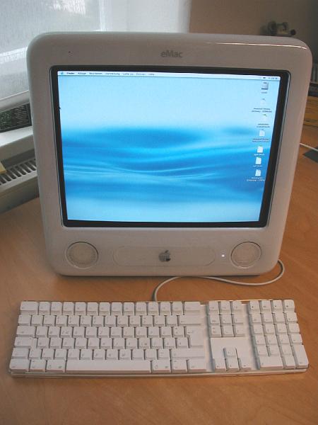 Apple eMac.JPG